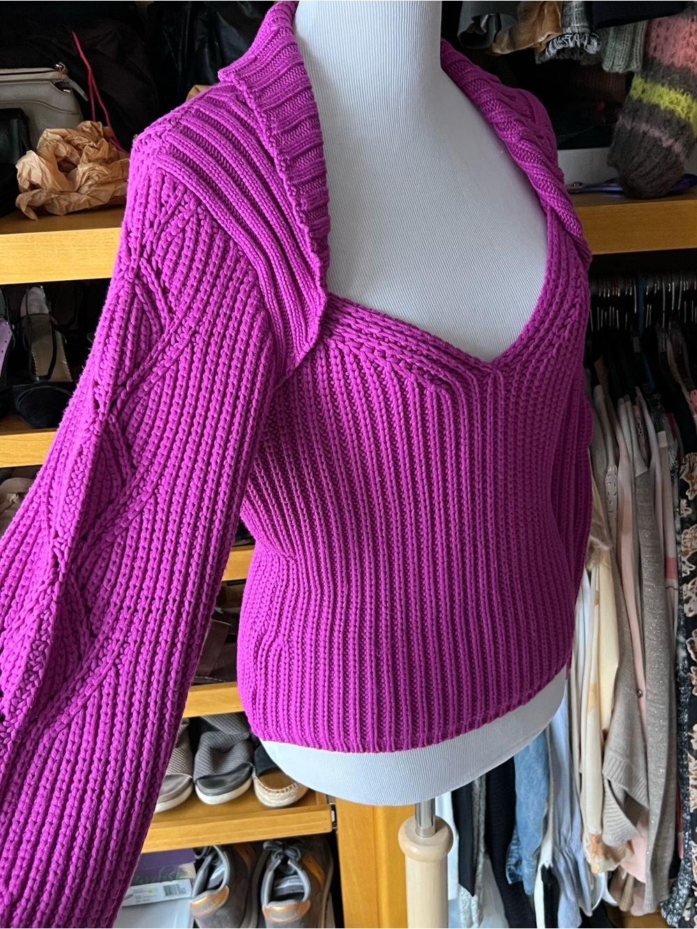 EXPRESS Women's Bright Fuchsia Ribbed V-Neck Sweater-EUC - Picture 2 of 8